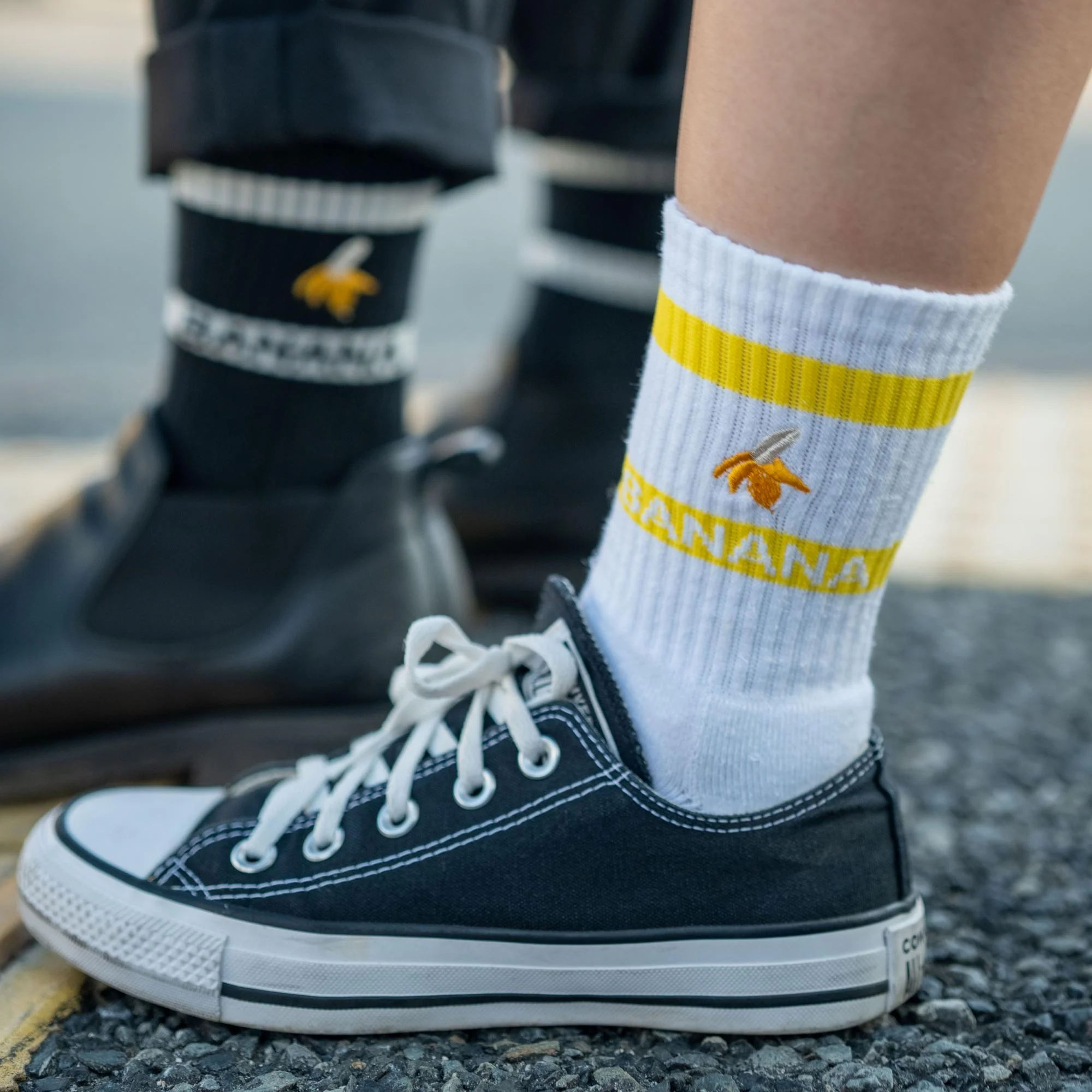 Banana Deodorizing & Sustainable White Crew Socks 25-28cm - Image 3
