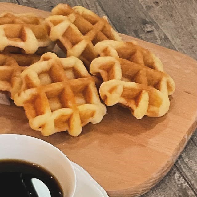 Belgian Waffle Pearl Sugar & Cultured Butter Waffle (Pack of 6) - Image 2