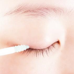 Canmake Tokyo Lash Routine Easy-to-Apply Clear Eyelash Serum 4g - Image 4