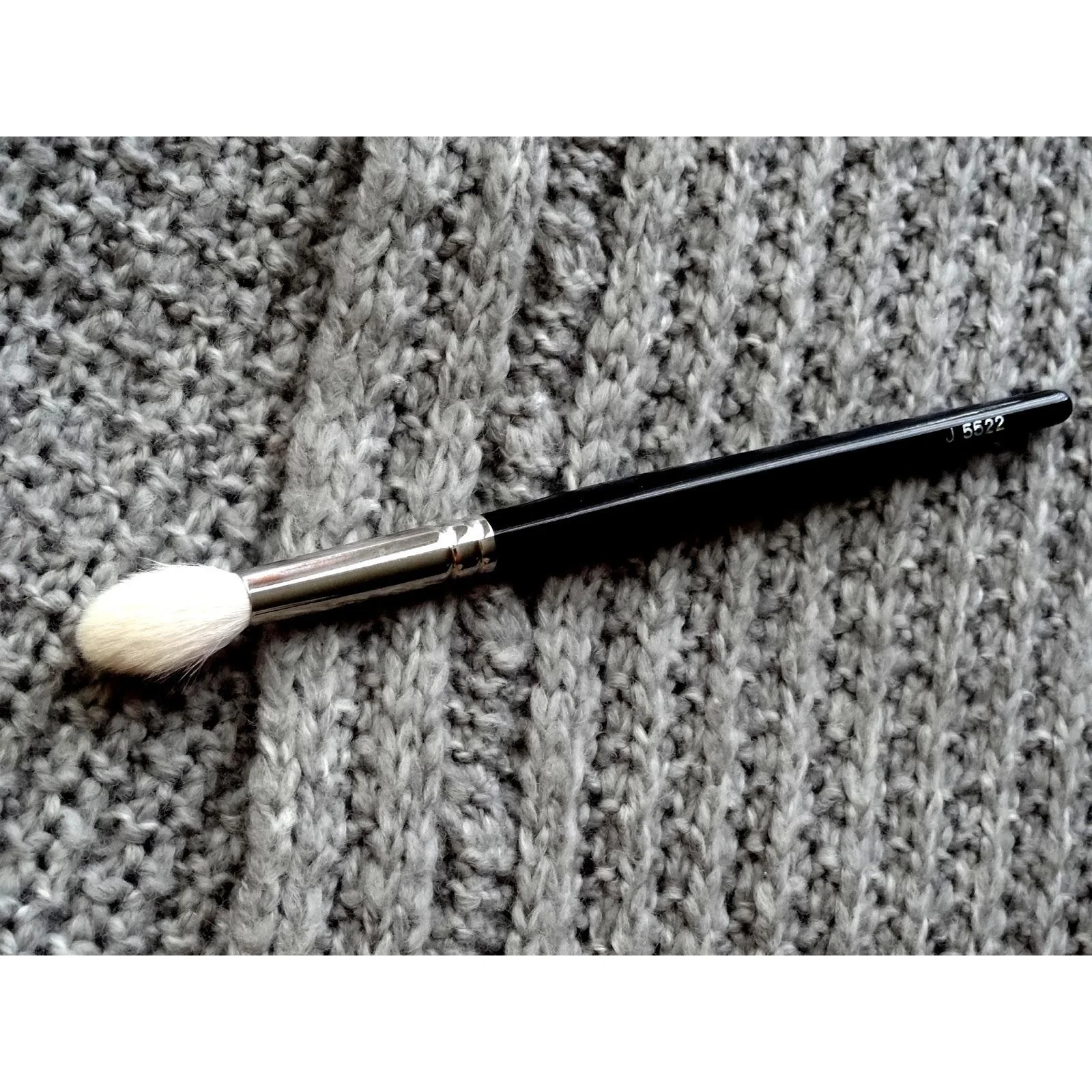 Hakuhodo Japanese Makeup Brush for Eyeshadow J5522 - Image 4