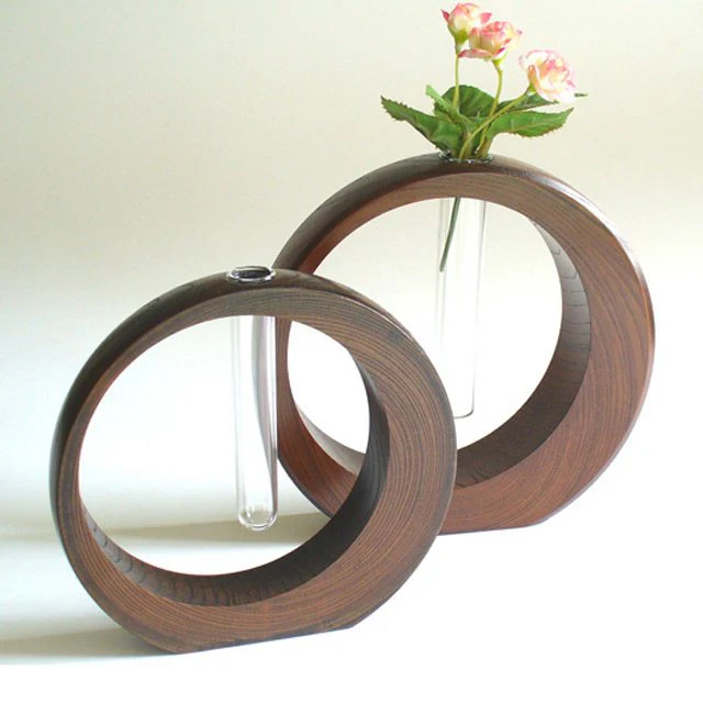 Isuke Lacquered Wooden Flower Vase Crescent Moon Small Size - Image 4