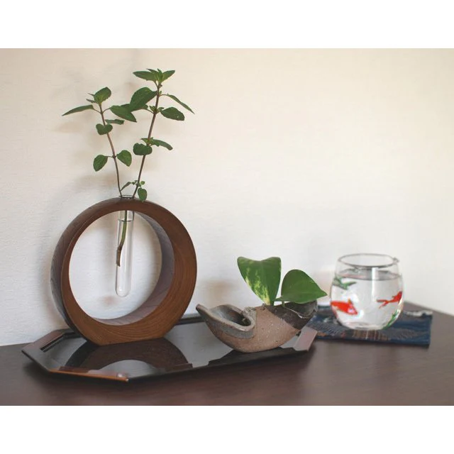 Isuke Lacquered Wooden Flower Vase Crescent Moon Small Size - Image 5