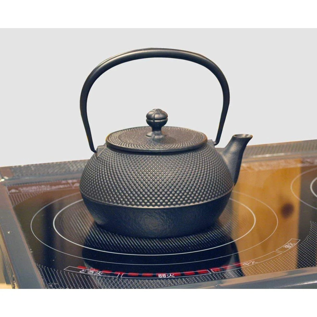 Iwachu Tetsubin Arare Patterned Cast Iron Kettle (IH Compatible) 0.9L - Image 5