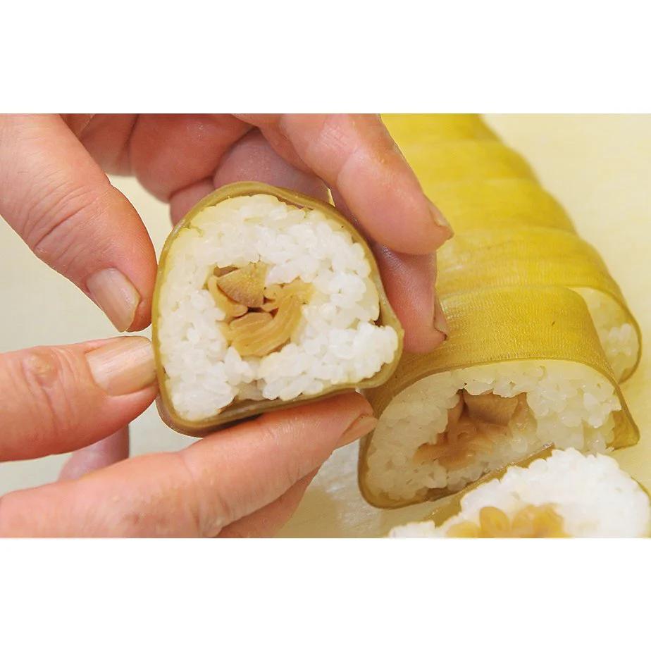 Izuri Shiroita Kelp White Kombu For Sushi 2 Whole Pieces - Image 3