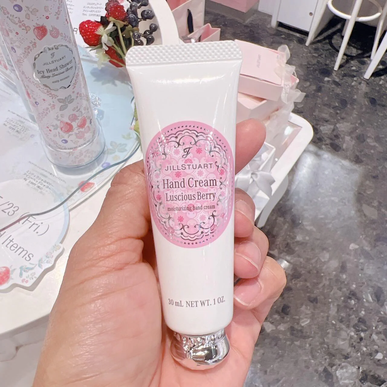 Jill Stuart White Floral Moisturizing Hand Cream 30ml - Image 3