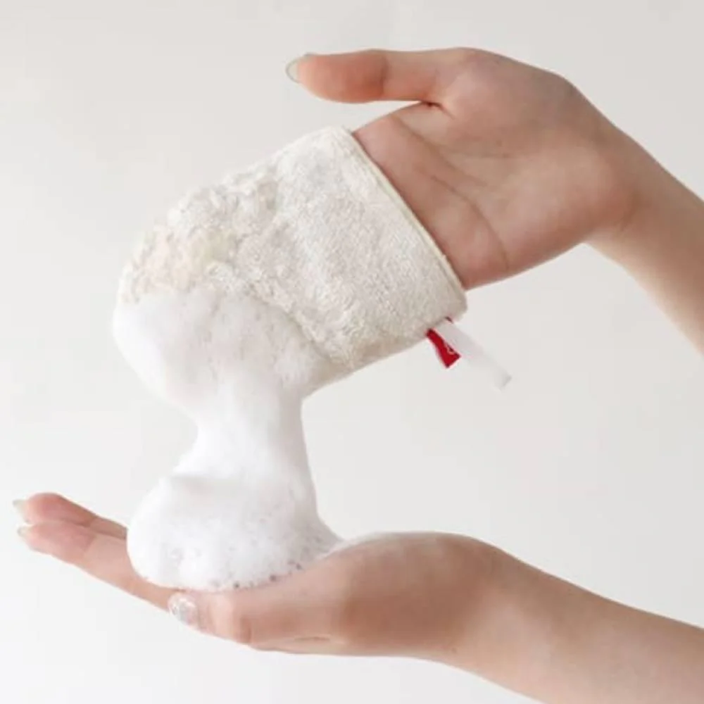 Kinuya 100% Silk Face Cleansing Mitten Gentle Exfoliating Glove - Image 4