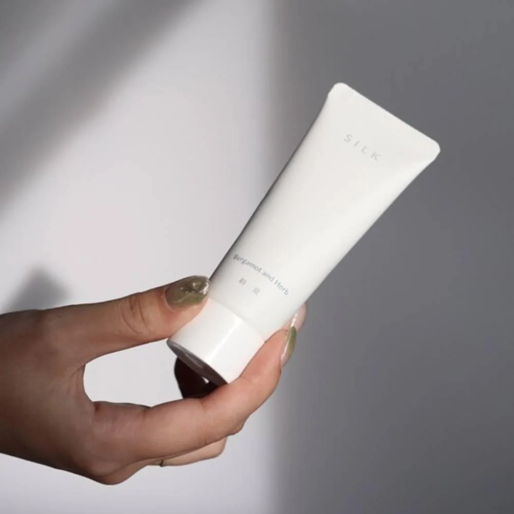 Kinuya Silk Hand Cream With Essential Oil Bergamot & Herb 50g - Image 4
