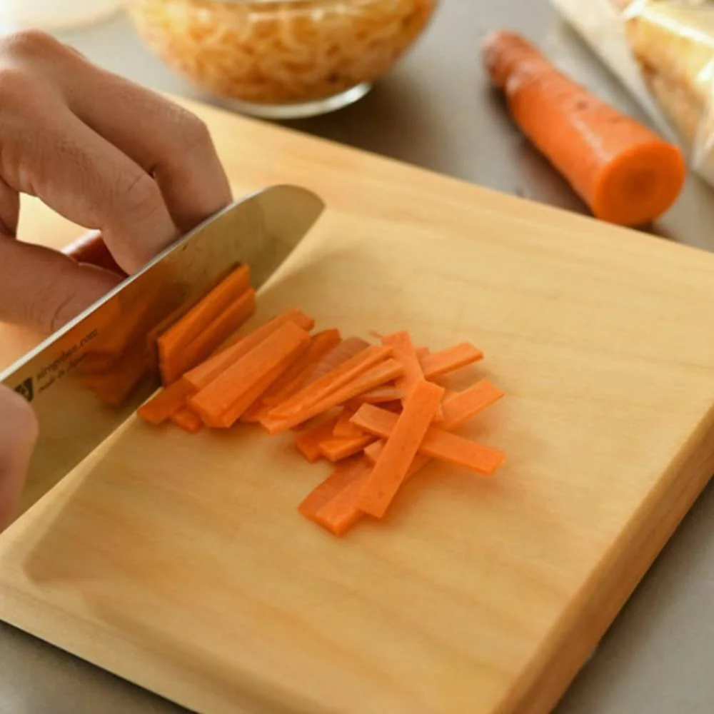 Kiya Ichou Gingko Wood Natural Wooden Cutting Board - Image 3