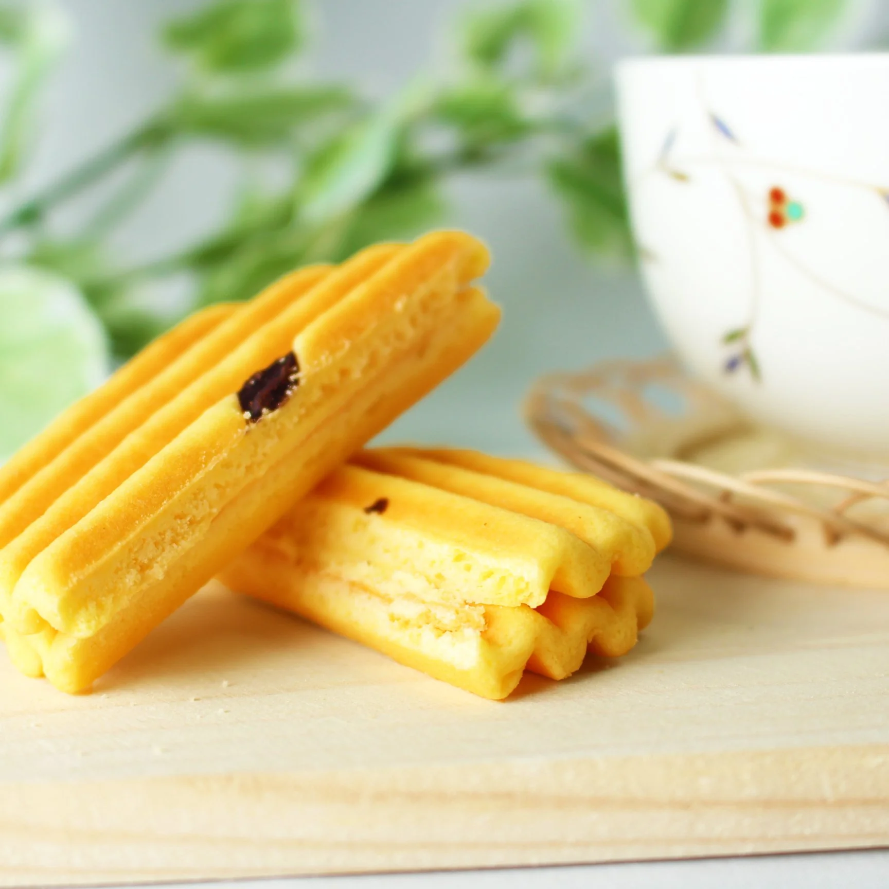 Kyo Kaori Vanilla Cream Zig Zag Sandwich Cookies (Pack of 6) - Image 3