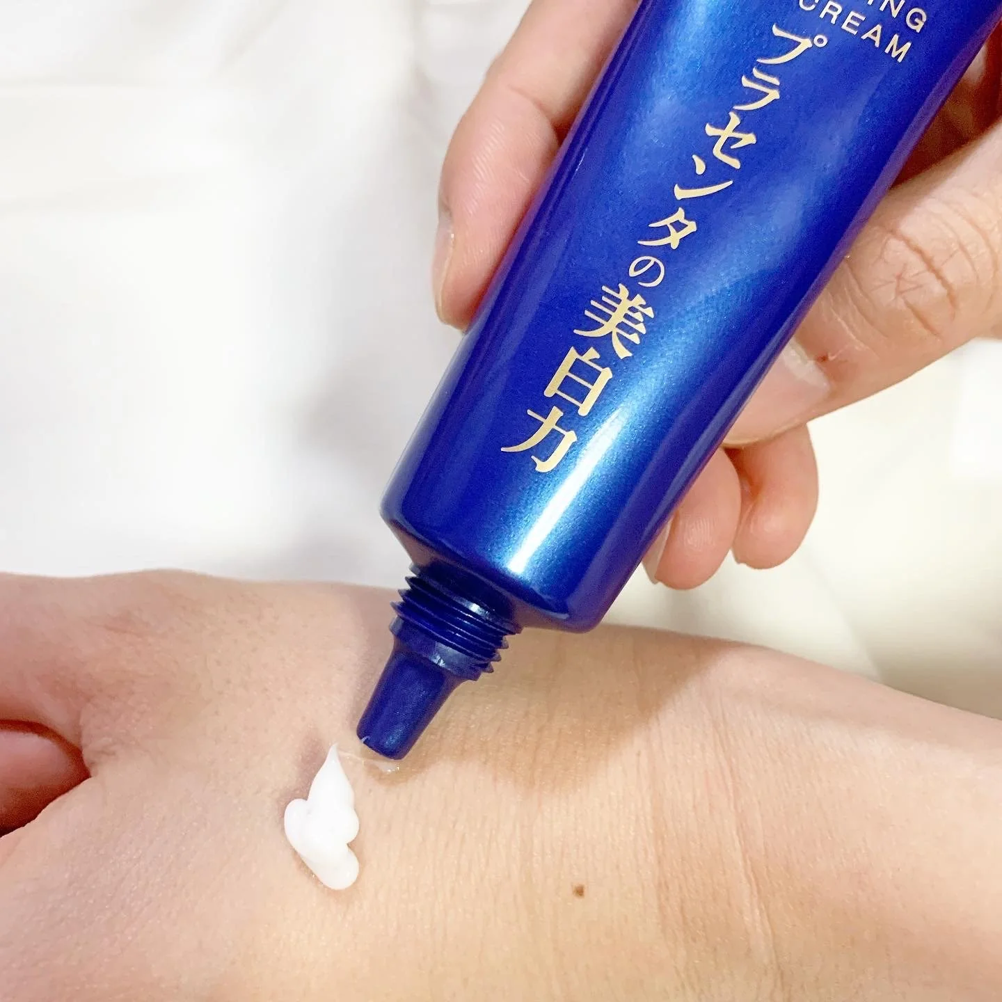 Meishoku Moisturizing Eye Cream for Fine Lines & Puffiness 30g - Image 4
