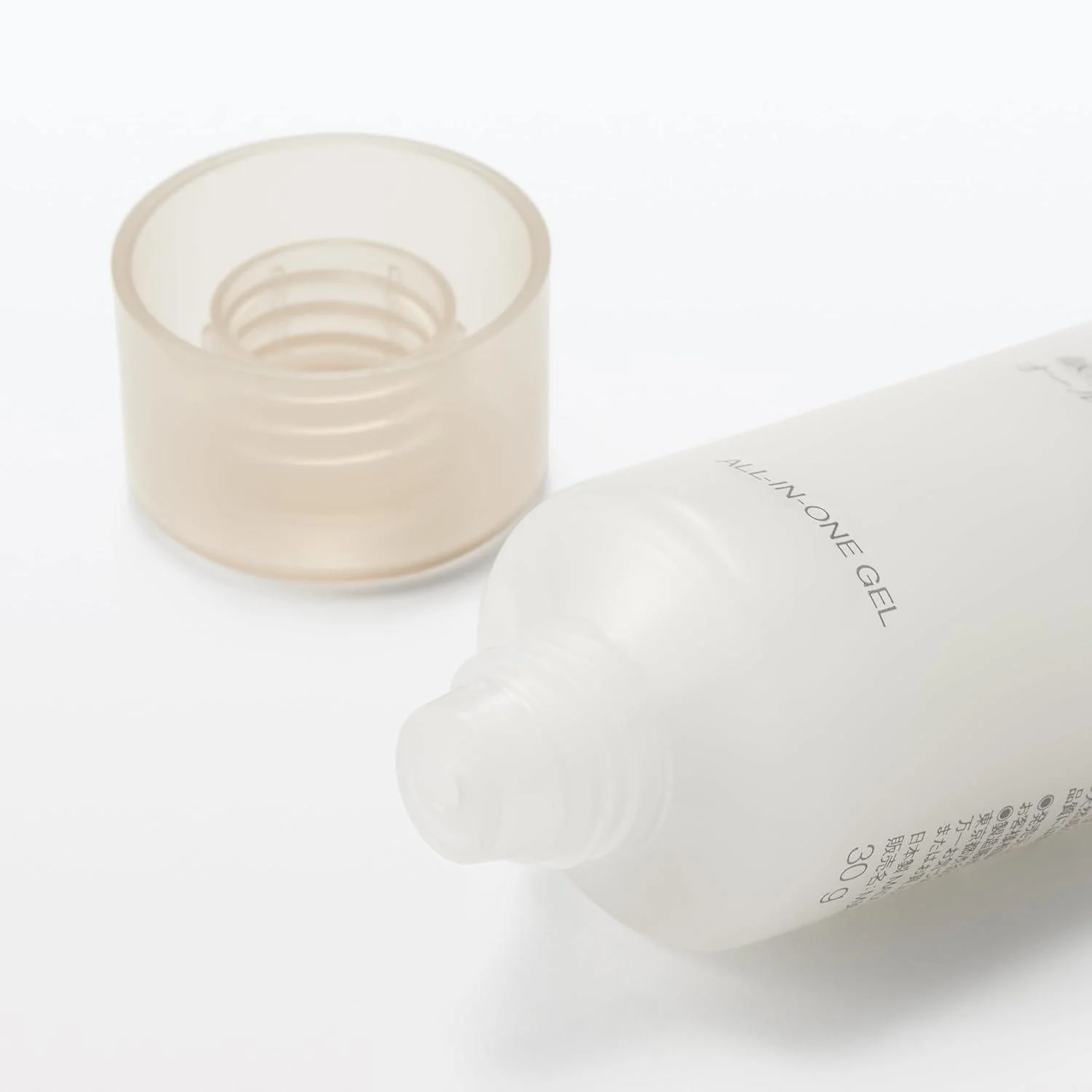 Muji Naturally Derived All-In-One Gel for Sensitive Skin 150g - Image 3