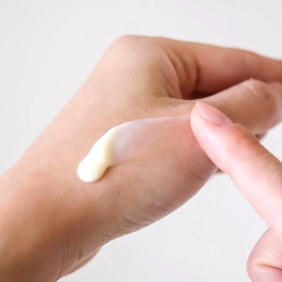 Shiseido Elixir Wrinkle Smoothing Eye Cream S 15g - Image 3