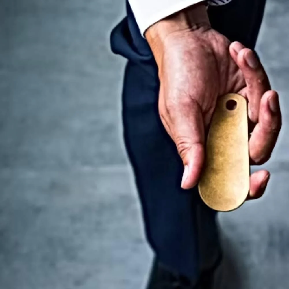 Tanabe Brass Shoehorn Textured & Matte Finish With Gift Box - Image 4