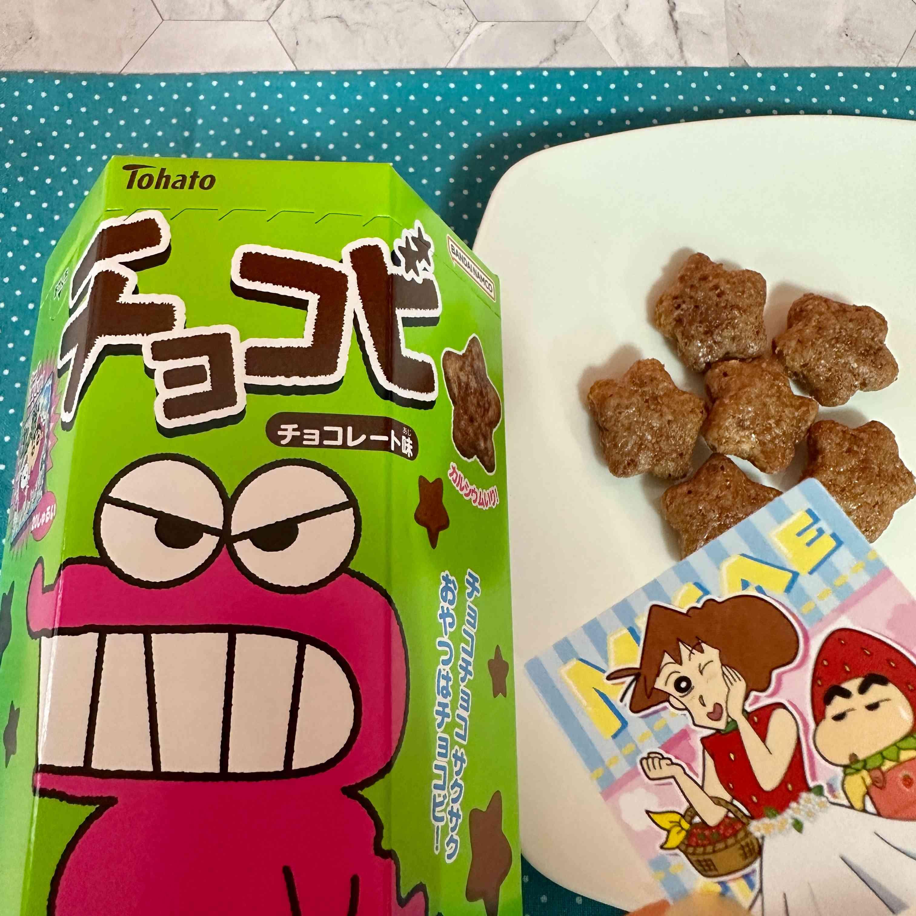 Tohato Chocobi Star Shaped Chocolate Corn Puff Snack + Shin-Chan Sticker 25g (Pack of 3) - Image 4